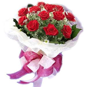  Bursa çiçekçi inegöl kaliteli taze ve ucuz çiçekler  11 adet kırmızı güllerden buket modeli