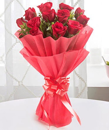 12 adet kırmızı gülden modern buket  Bursa çiçek satışı iznik hediye sevgilime hediye çiçek 
